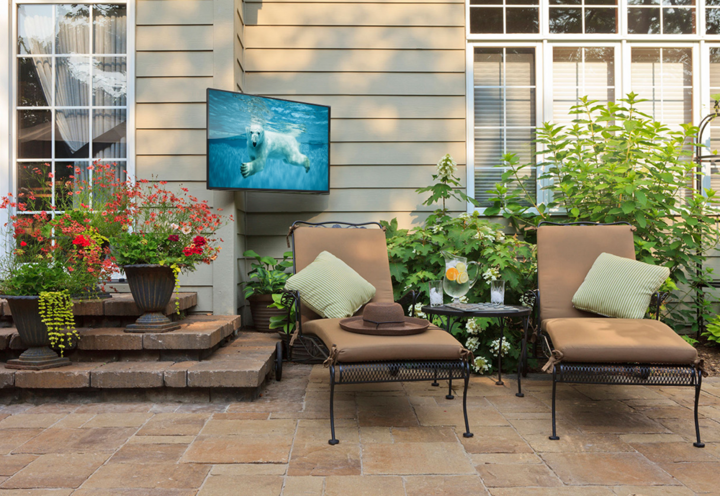 32″ 720p HD Outdoor TV (Silver Patio Series)